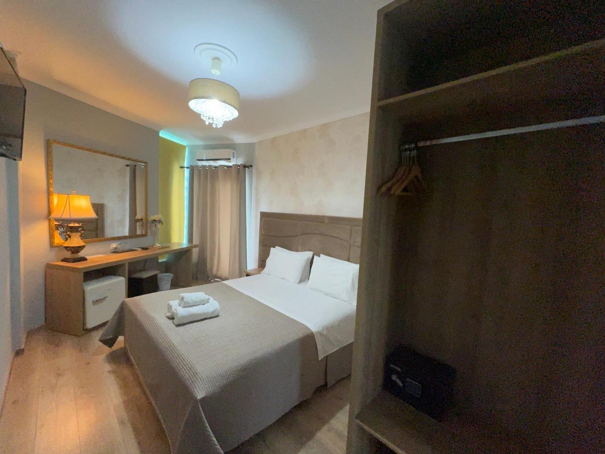 Hotel Royal Saranda Dış mekan fotoğraf